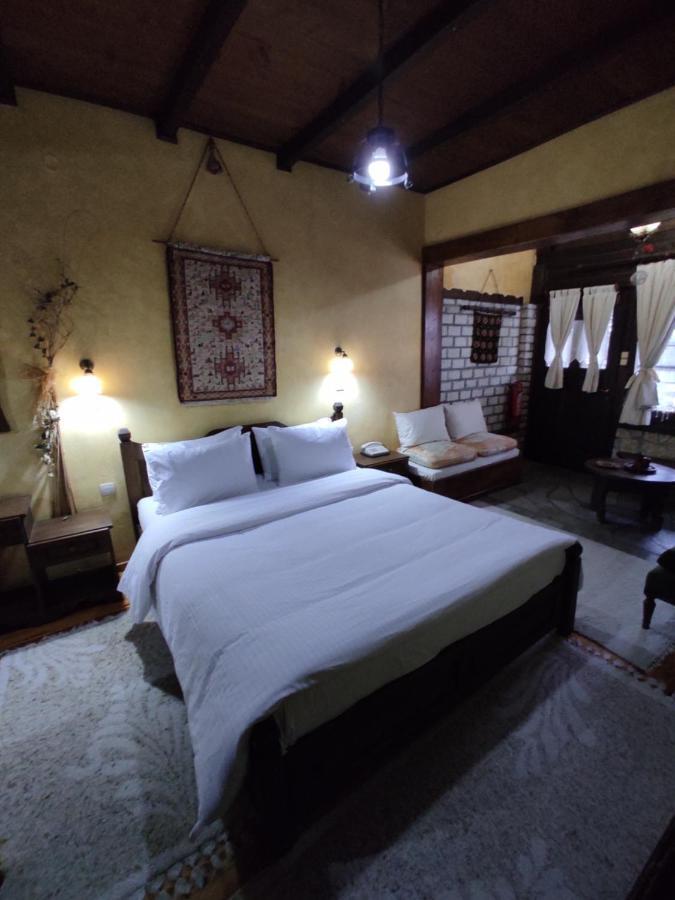 Xenonas Brizi Hotel Elati  ภายนอก รูปภาพ