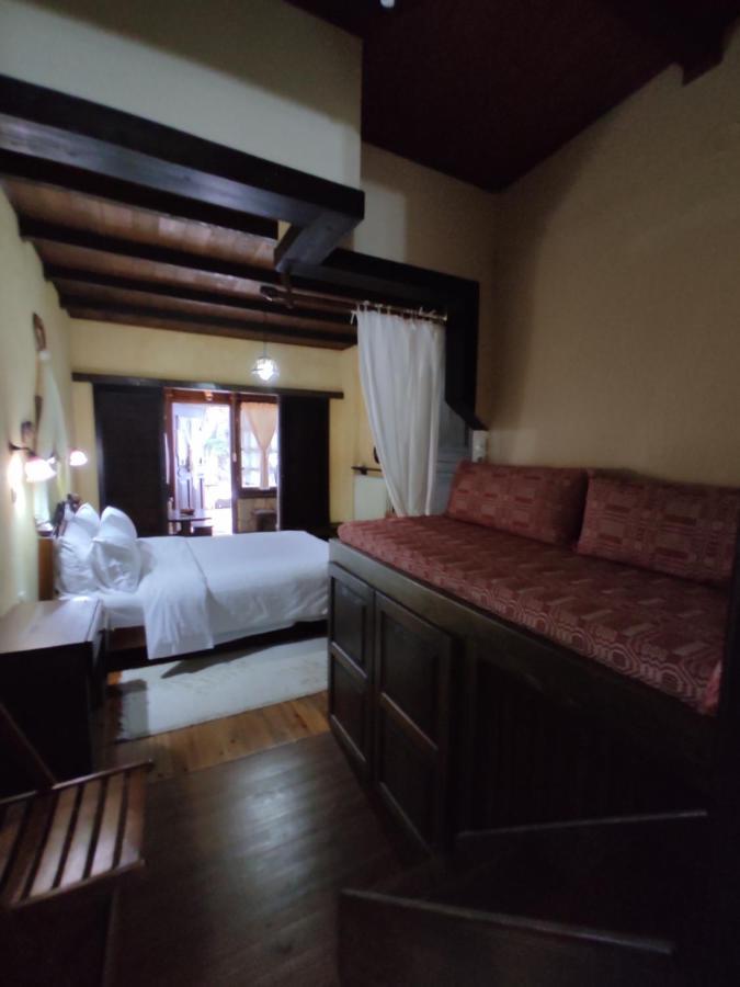 Xenonas Brizi Hotel Elati  ภายนอก รูปภาพ