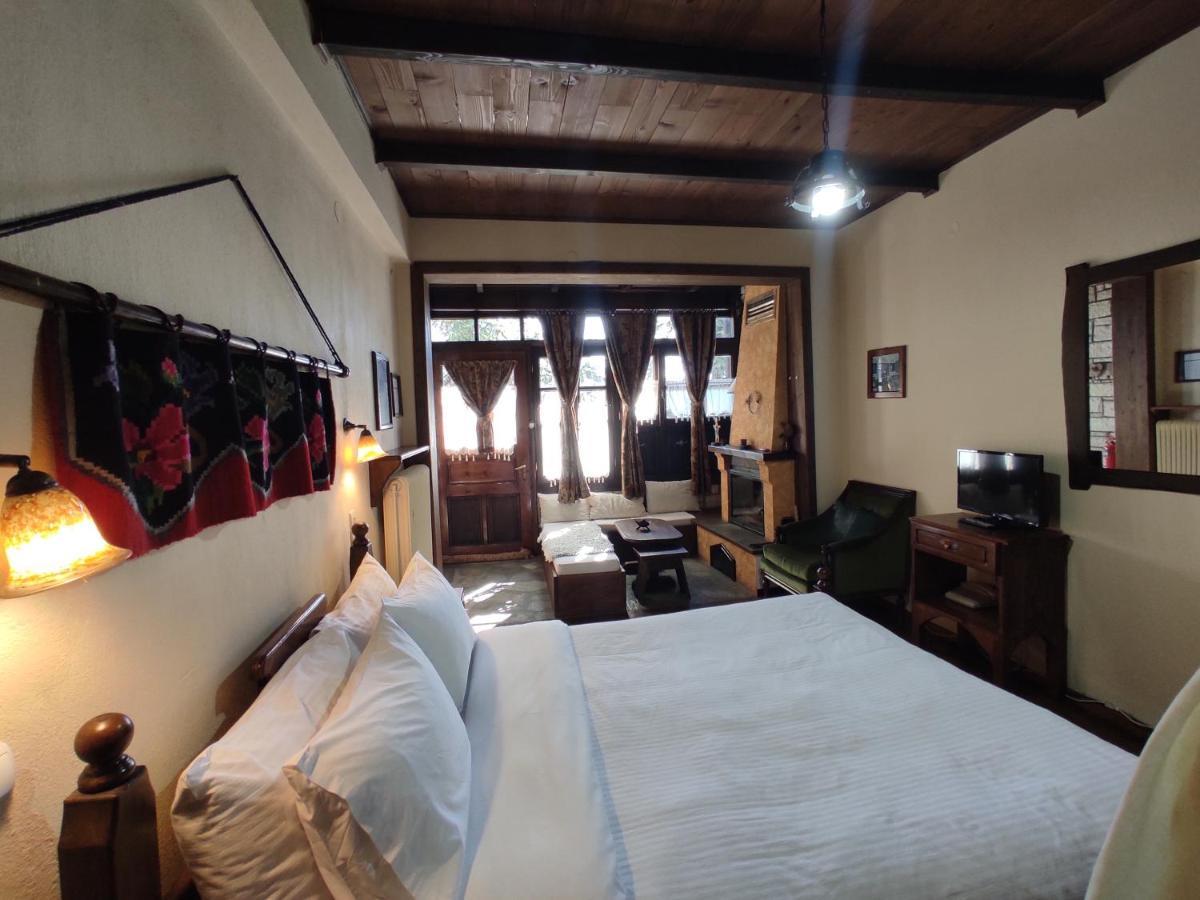 Xenonas Brizi Hotel Elati  ภายนอก รูปภาพ