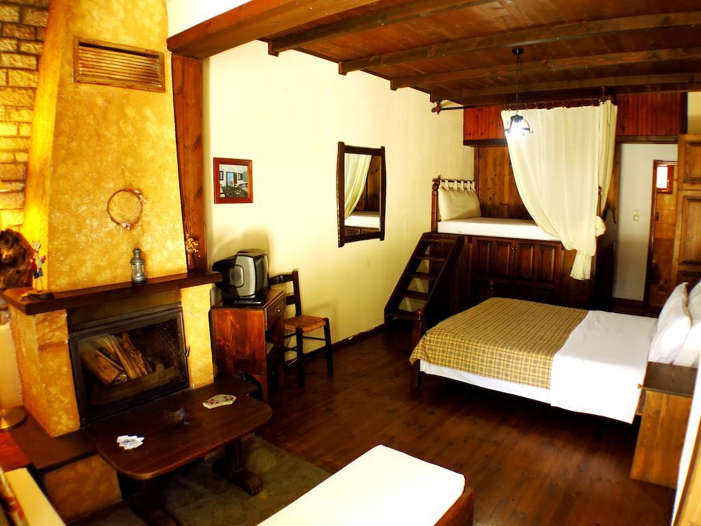 Xenonas Brizi Hotel Elati  ห้อง รูปภาพ