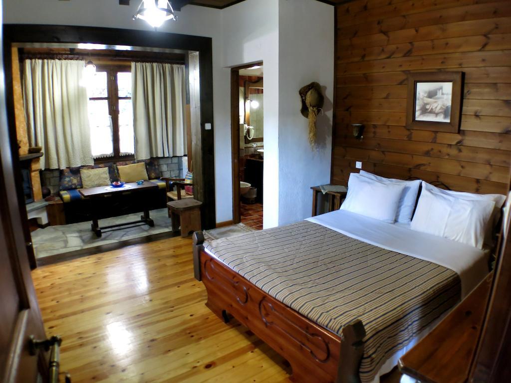 Xenonas Brizi Hotel Elati  ภายนอก รูปภาพ